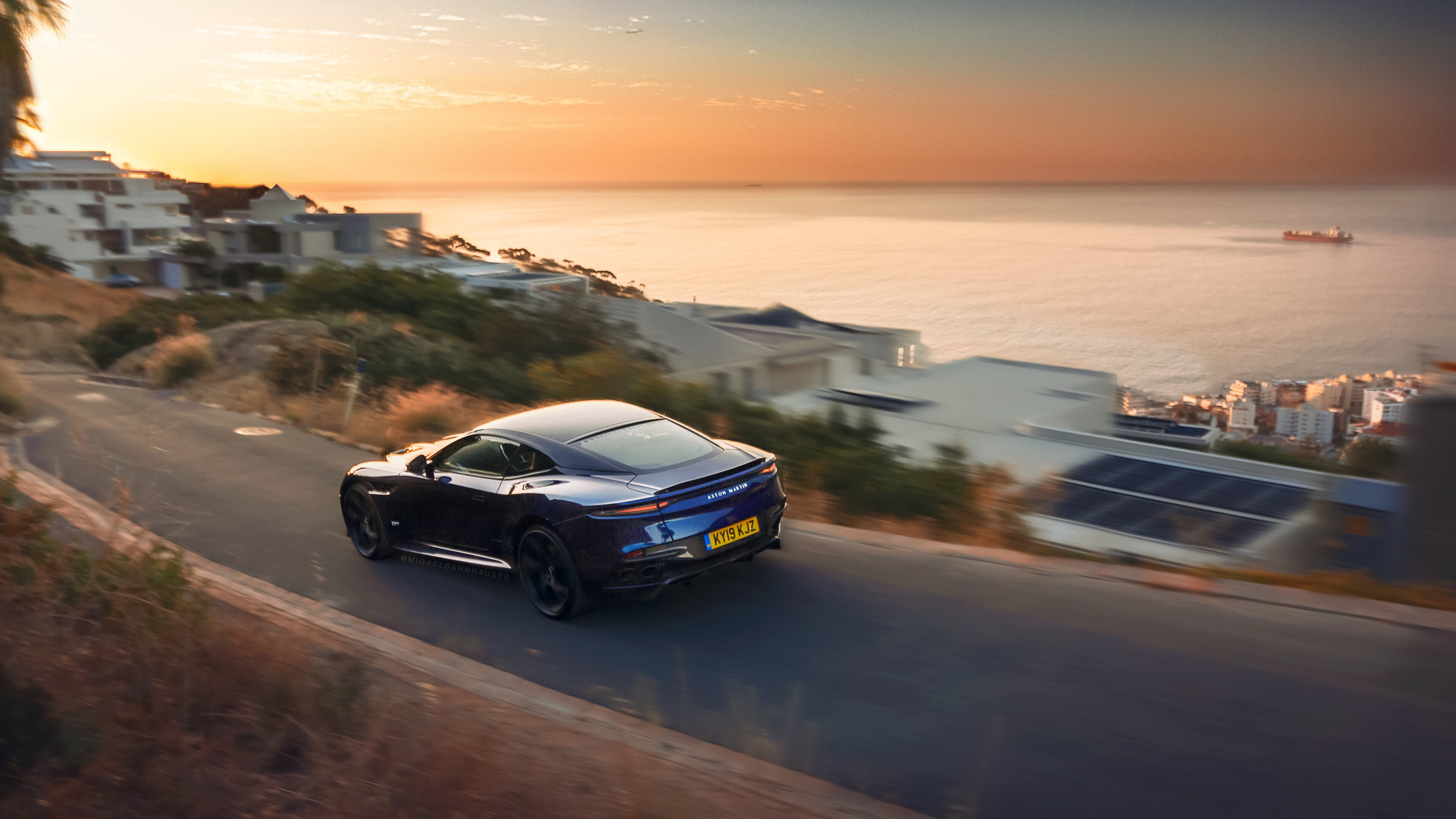 _场外精彩：明星访谈、公益活动多姿多彩_，明星访谈节目