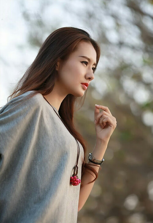 开云官方-“速度的狂欢：每一圈都令人振奋”，速度 v