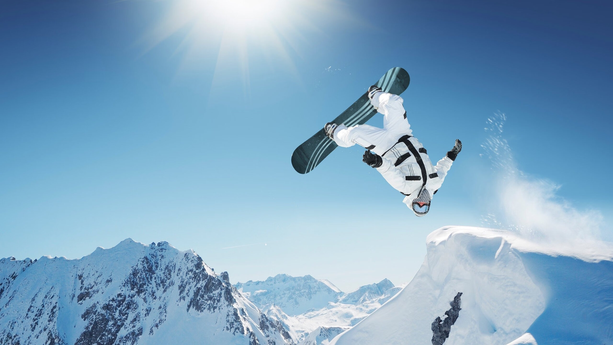 《《英雄联盟》新版本:新增英雄“霜刃”战场全新体验》,英雄联盟新版装备霜火护手