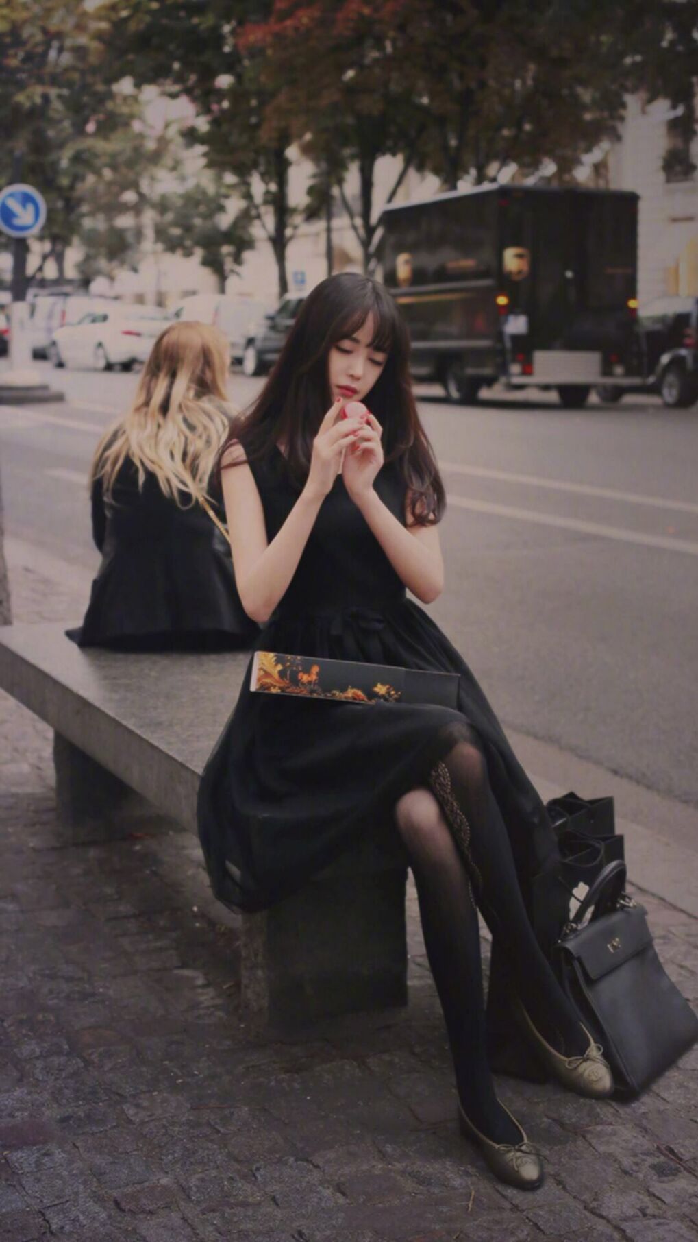 开云下载-巴萨控球占优，逐步蚕食对手防线，巴萨控球率98