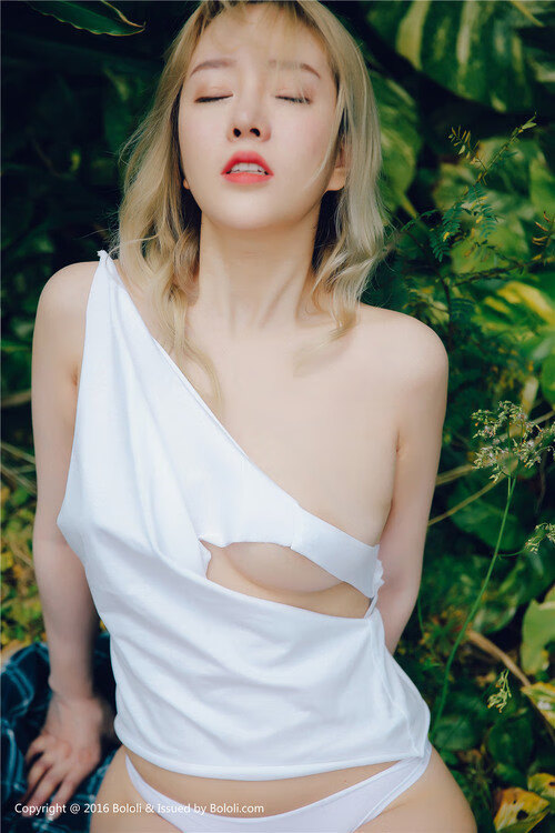 足球盛事令人热血沸腾，观众尽情欢乐，足球的盛宴