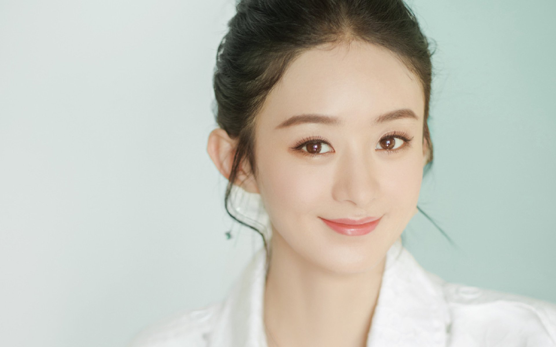 热火锋线球员通过拉伸训练保持身体柔韧性，热火前锋