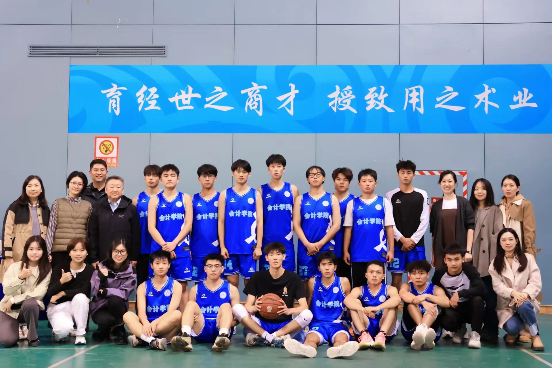 各大高校与职业联赛的训练合作