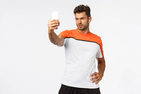 运动员如何在社交媒体保持个人形象？