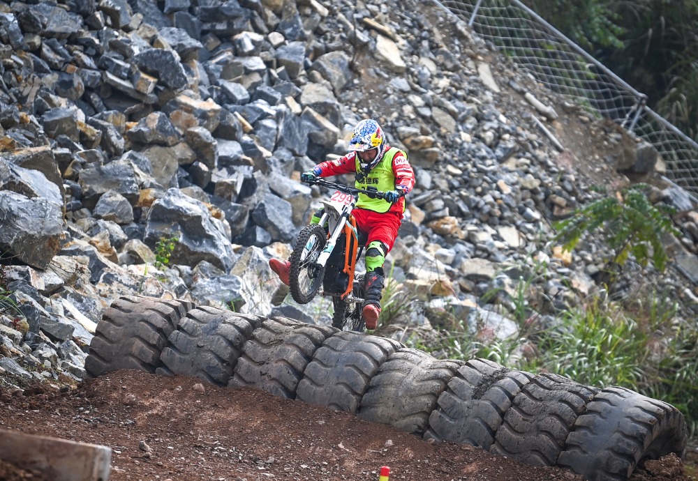 关于越野马拉松赛：山林之间的耐力挑战的信息