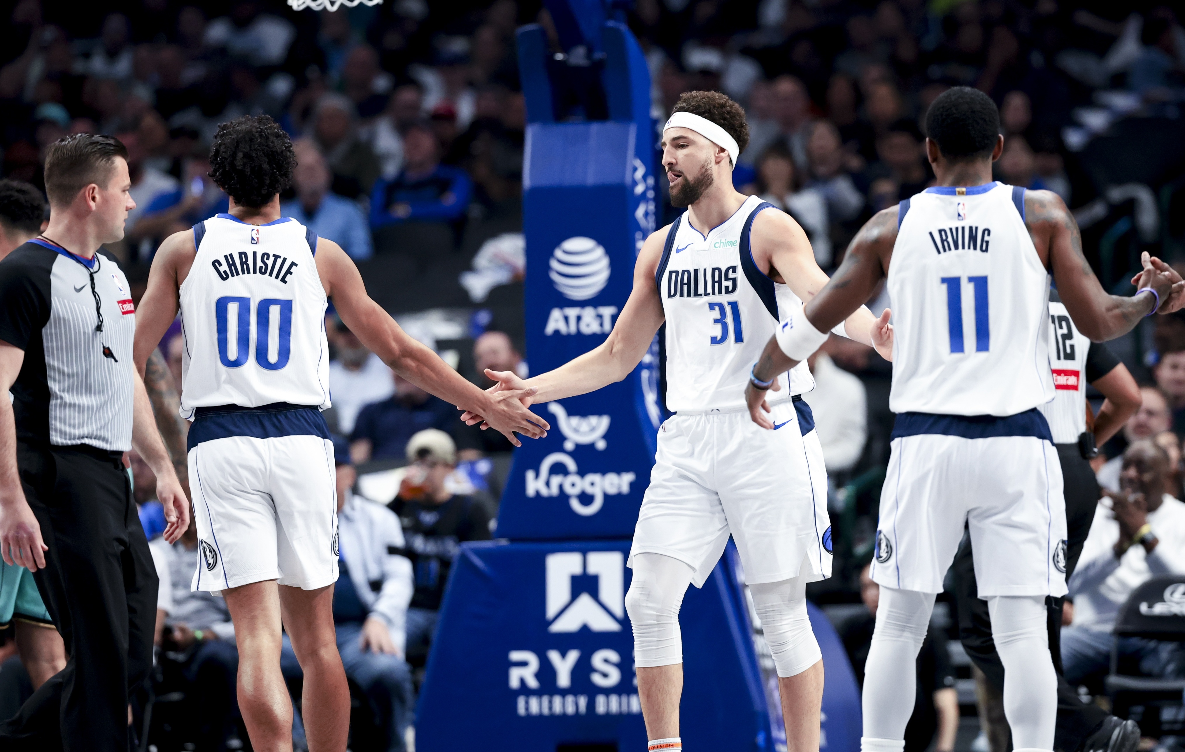 各支球队在面对困难时的应对策略