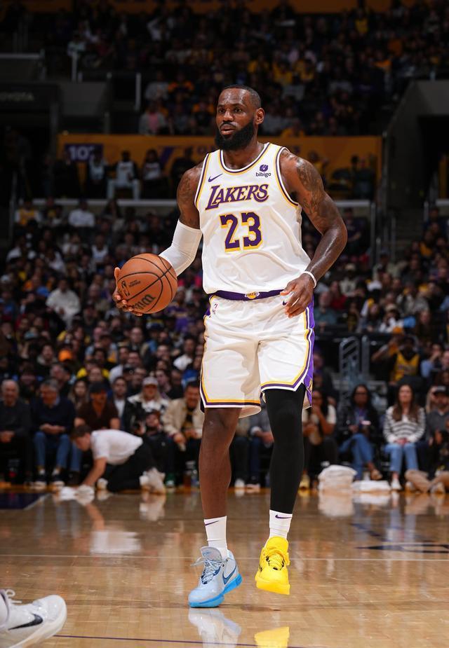 詹姆斯再次崛起，冲击个人生涯第5冠