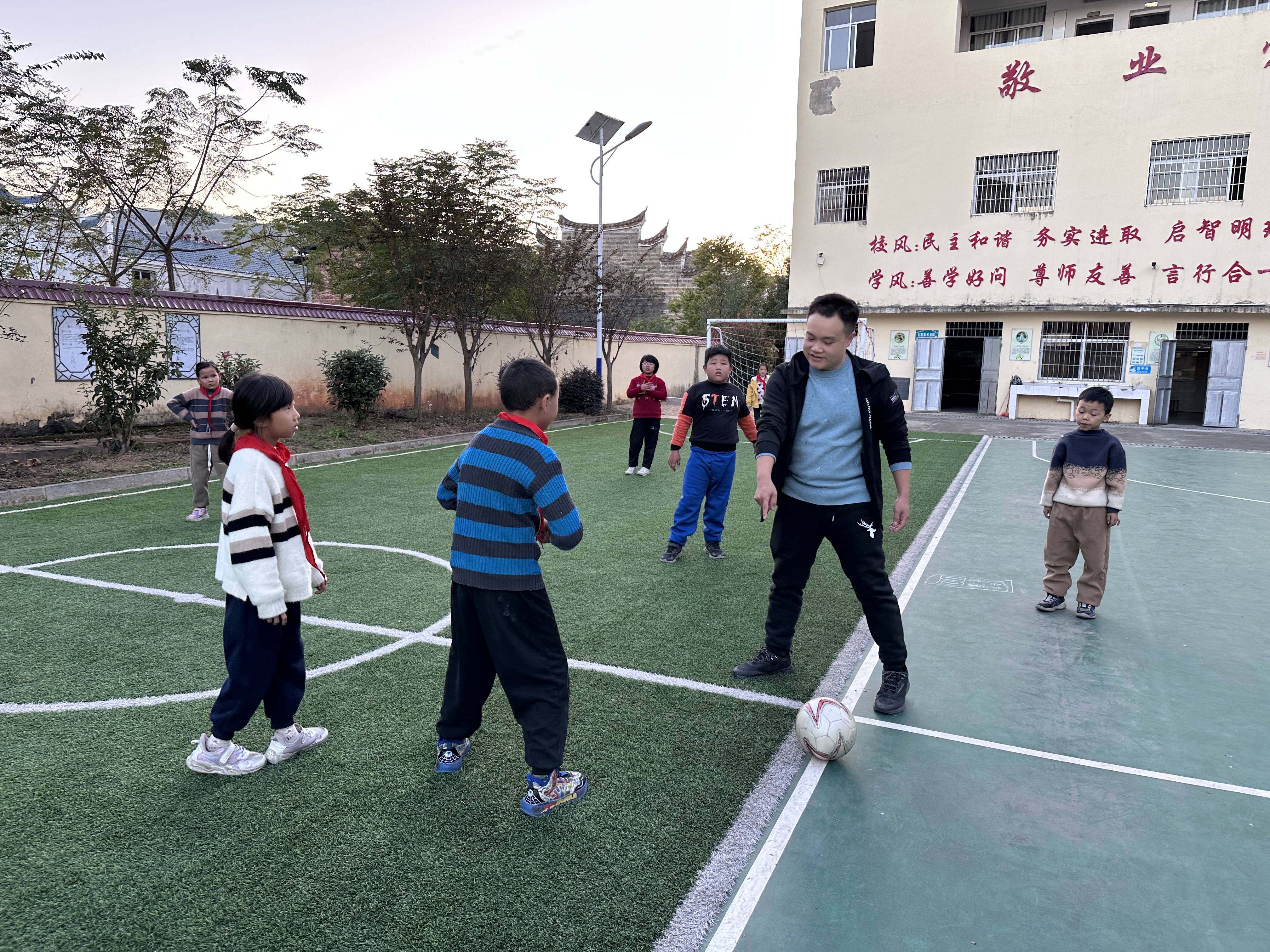 关于足球与社区的结合：促进社会和谐的信息